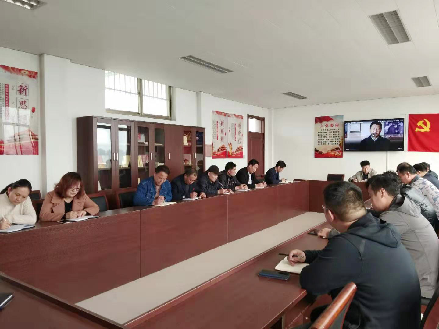 be3d063c11429d7277d356fb6f94cd3.jpg be3d063c11429d7277d356fb6f94cd3.jpg